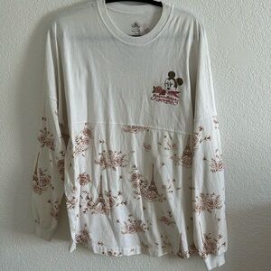 Great condition Disney Epcot World Showcase Spirit Jersey
